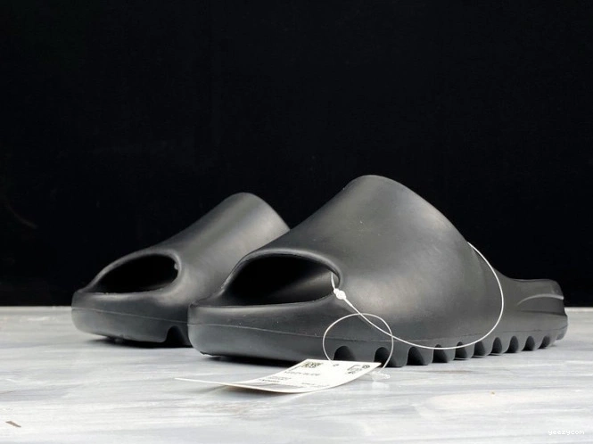 FX0495 Black Slide Adidas Yeezy 1001
